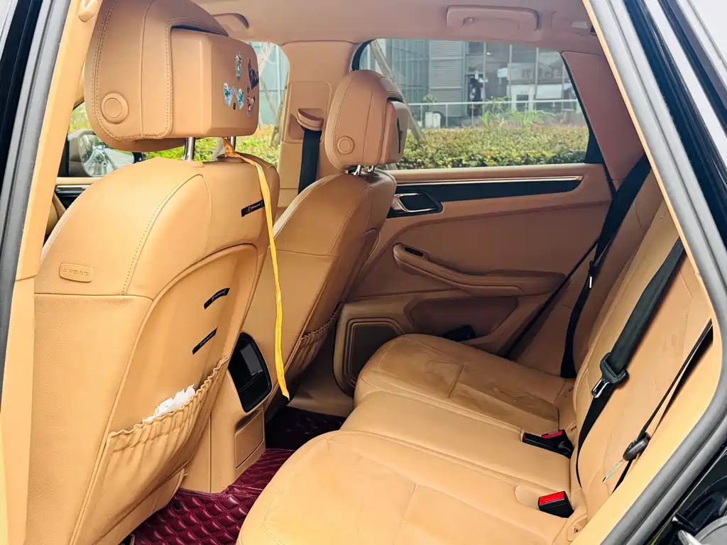 Porsche Macan — миниатюра 5