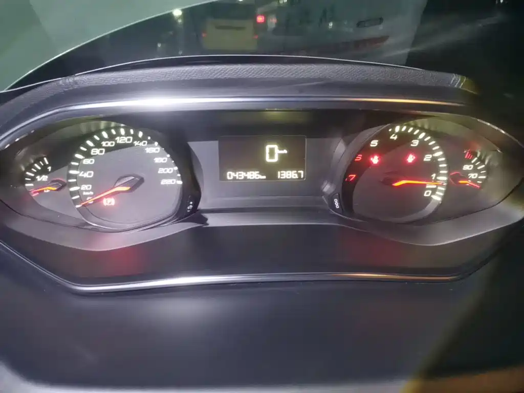 Peugeot 308 — миниатюра 12