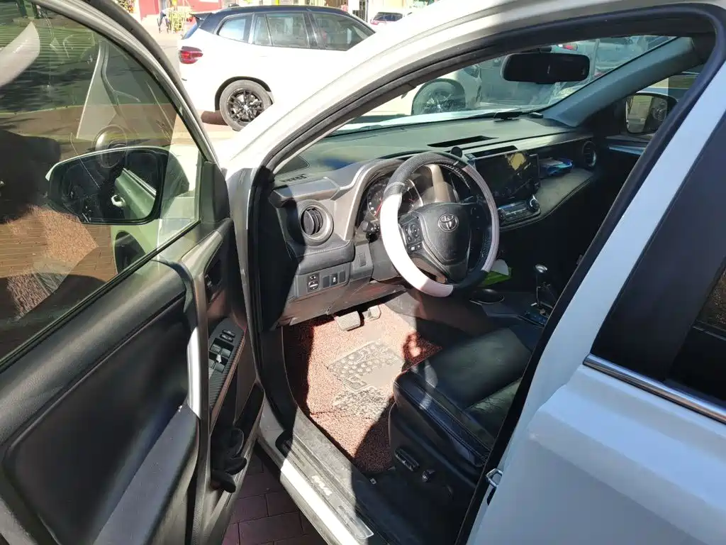 Toyota RAV4 — миниатюра 17
