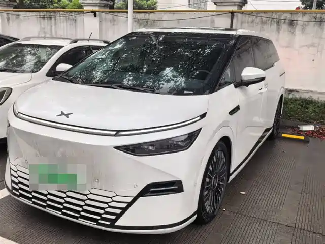 2025 Xpeng X9