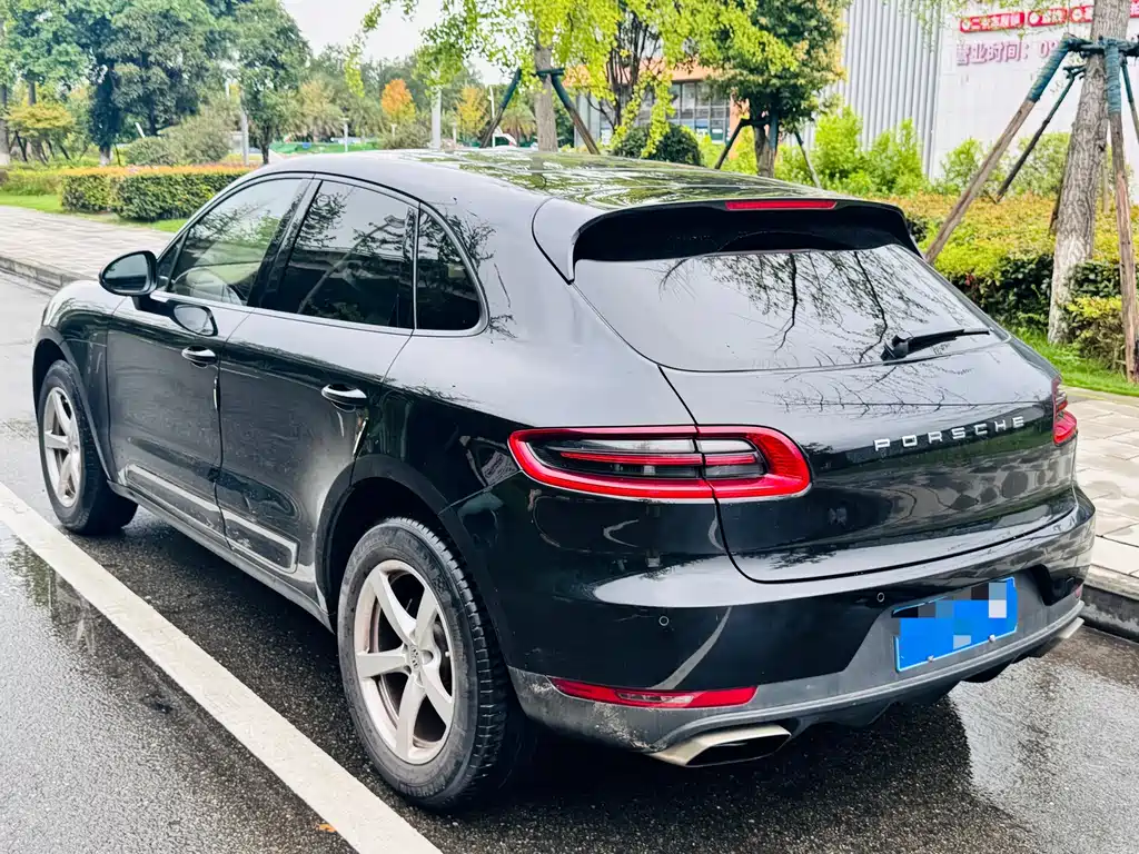 Porsche Macan — миниатюра 7