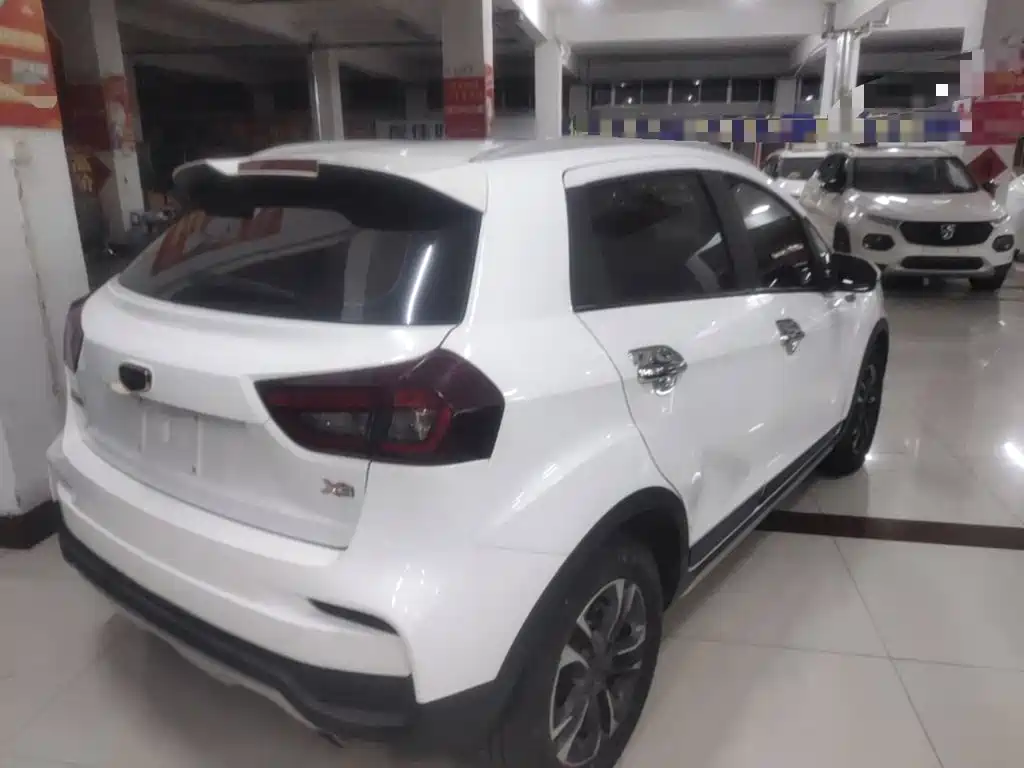 Geely Vision X3 — миниатюра 7