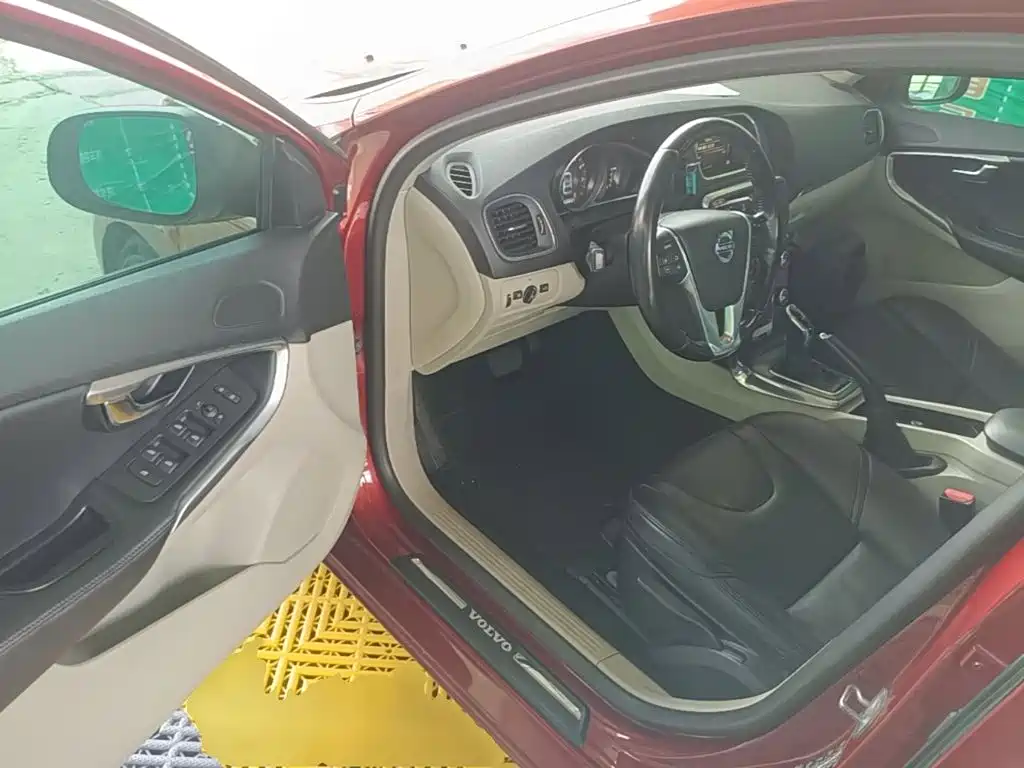 Volvo V40 — миниатюра 16
