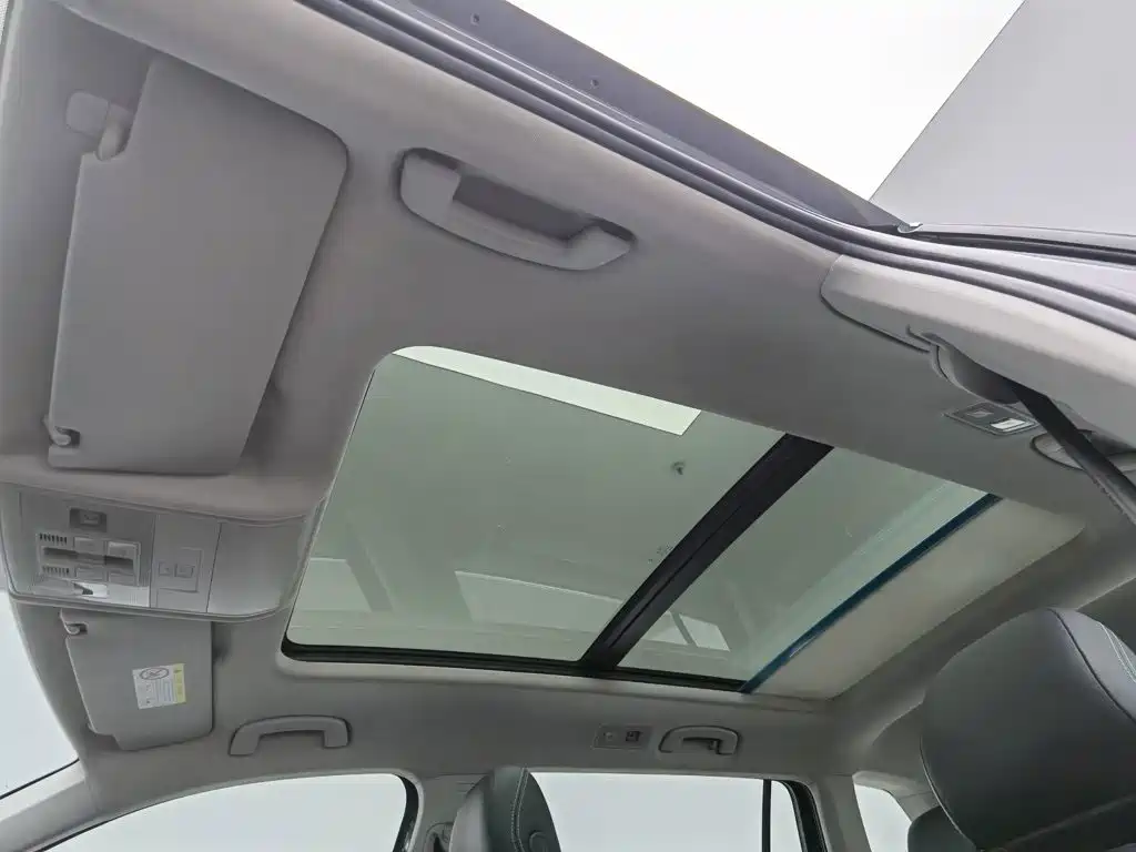Volkswagen Tiguan L — миниатюра 14
