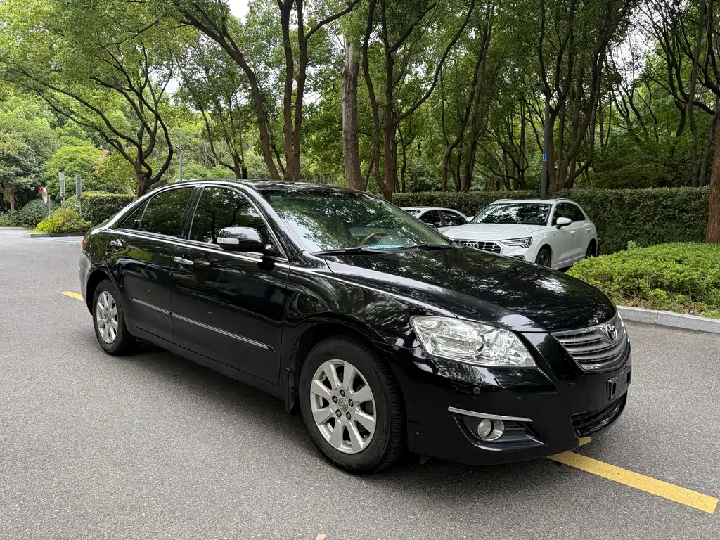 Toyota Camry — миниатюра 5