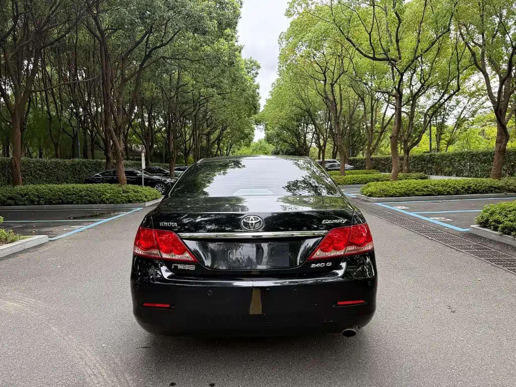 Toyota Camry — миниатюра 3