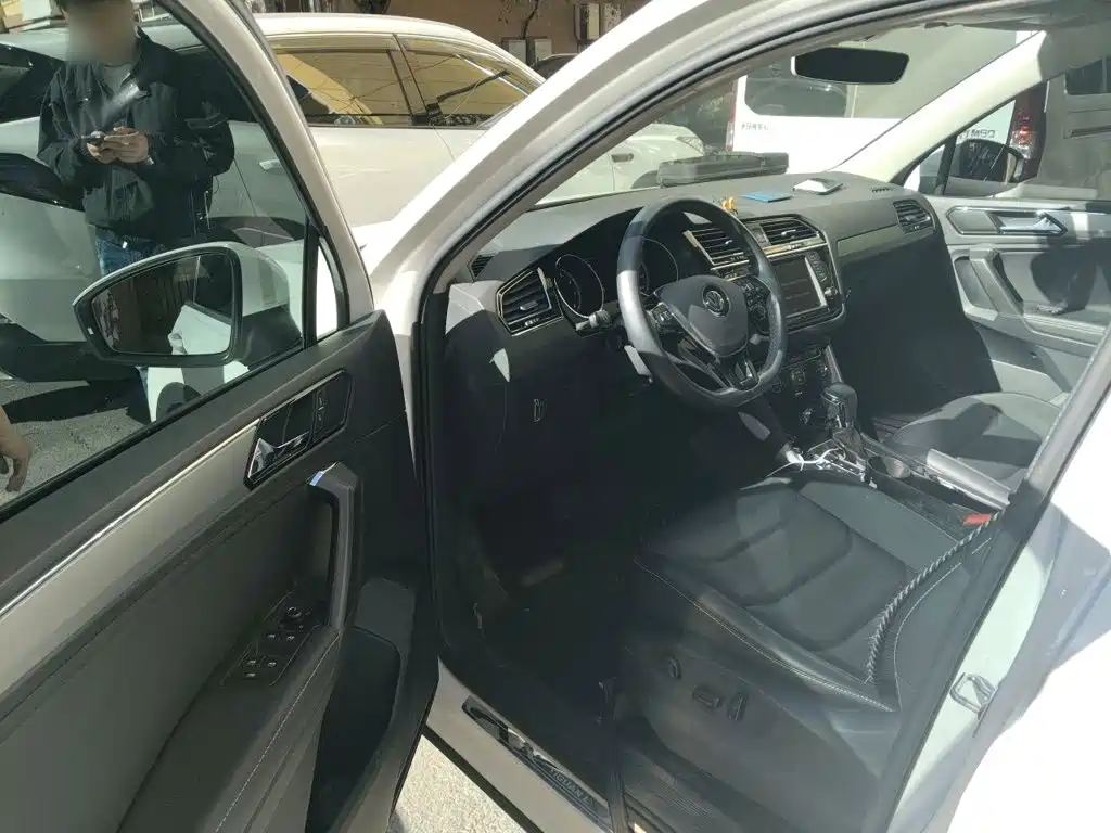 Volkswagen Tiguan L — миниатюра 17