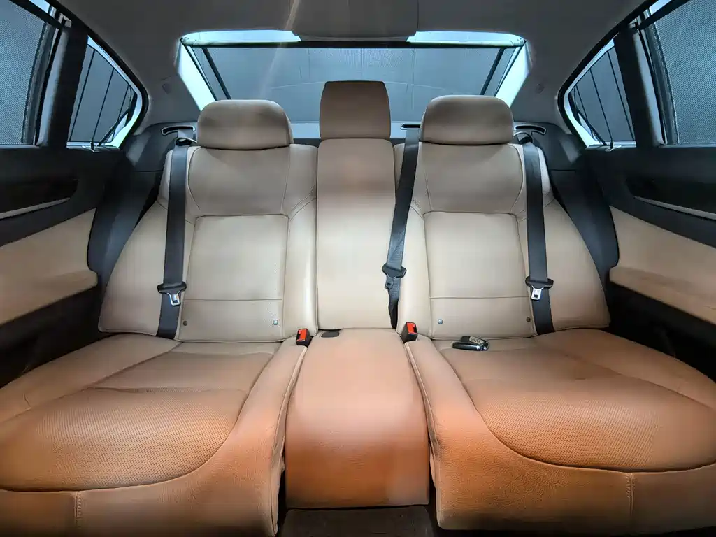BMW 7 Series — миниатюра 13