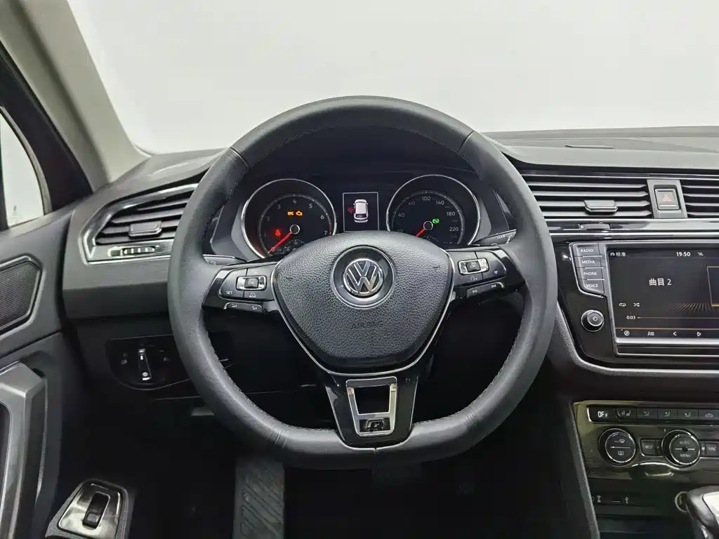 Volkswagen Tiguan L — миниатюра 11