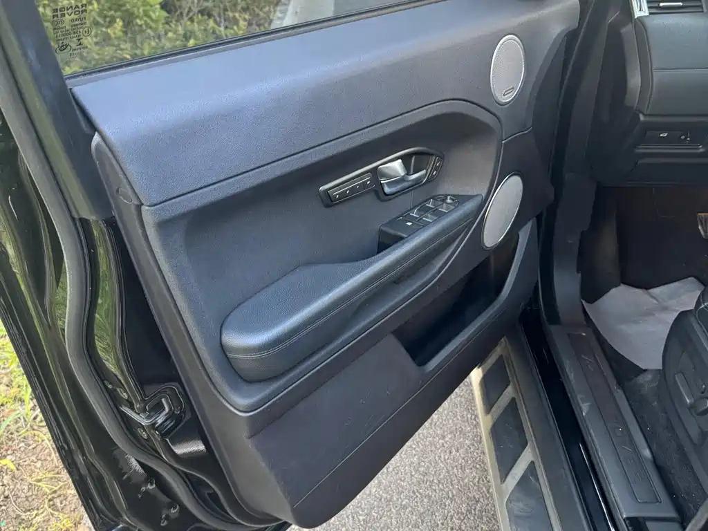 Land Rover Evoque — миниатюра 5