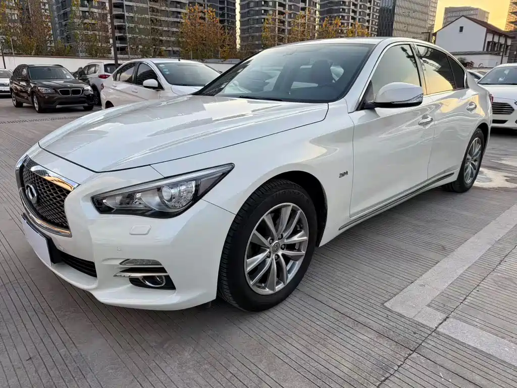 Infiniti Q50L 2015