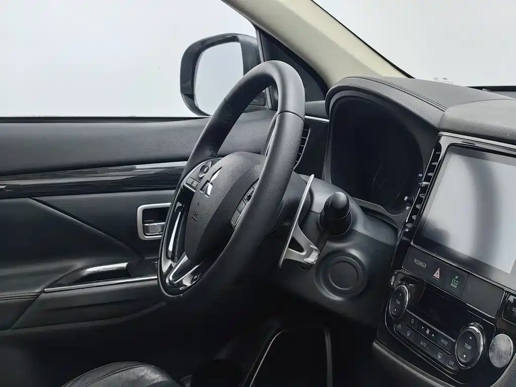Mitsubishi Outlander — миниатюра 22