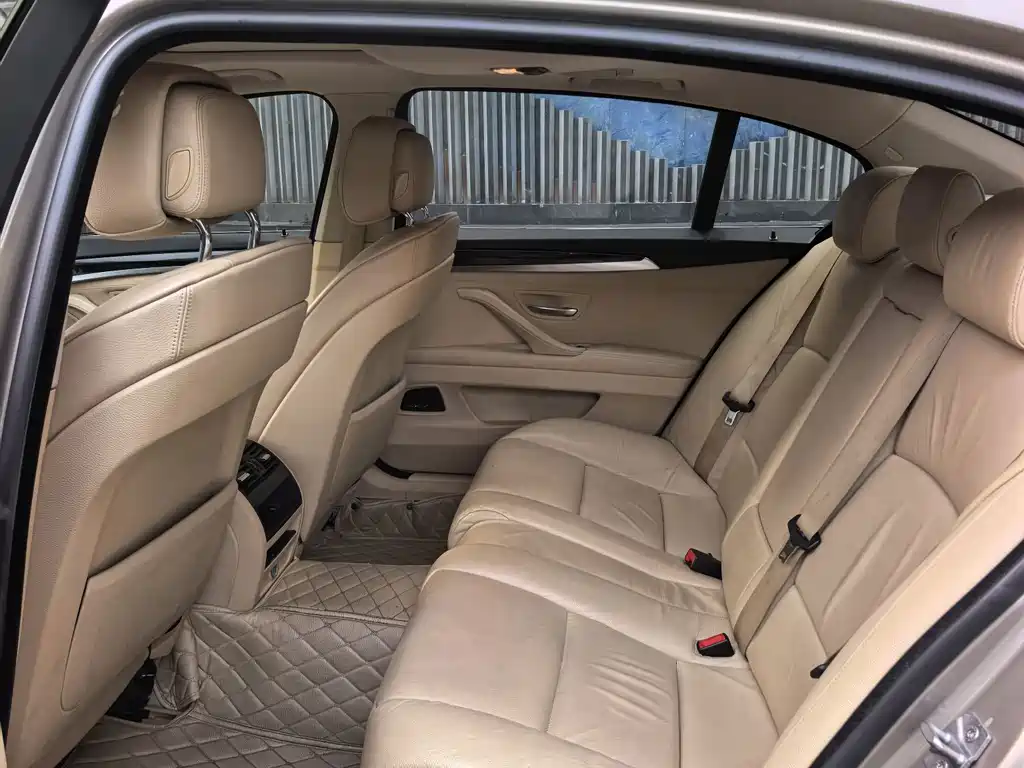 BMW 5 Series — миниатюра 7