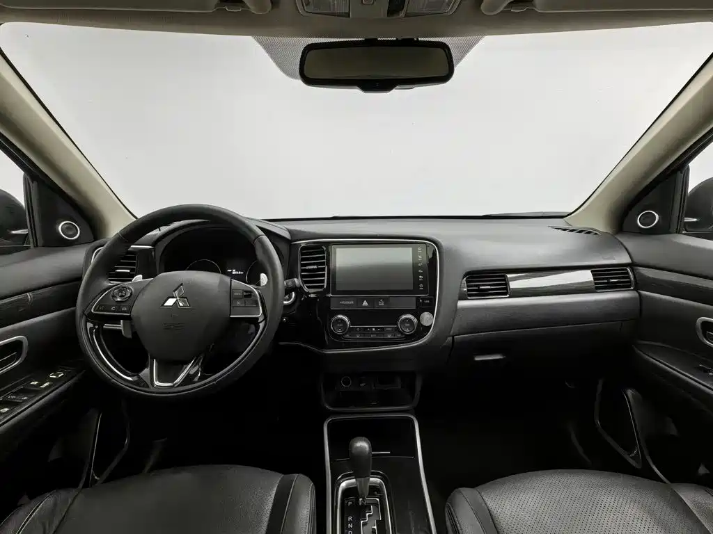 Mitsubishi Outlander — миниатюра 5