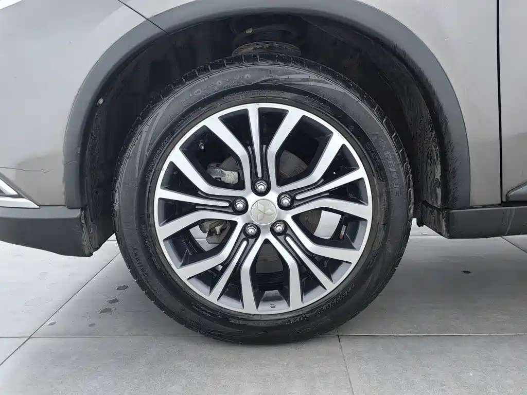 Mitsubishi Outlander — миниатюра 17