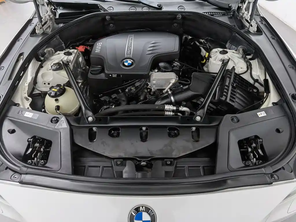 BMW 5 Series GT — миниатюра 6