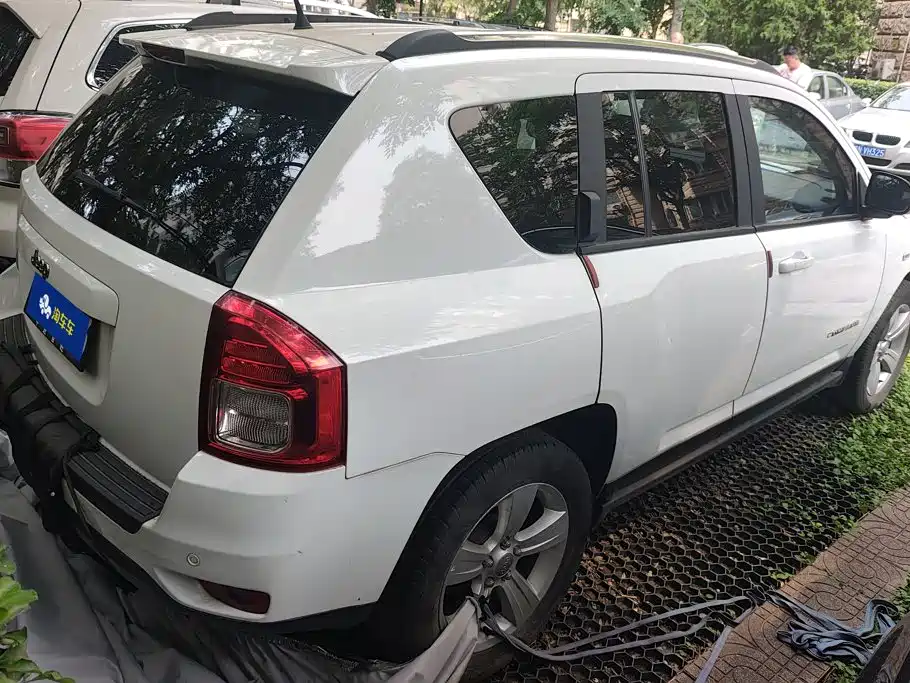 Jeep Compass (Import) — миниатюра 3