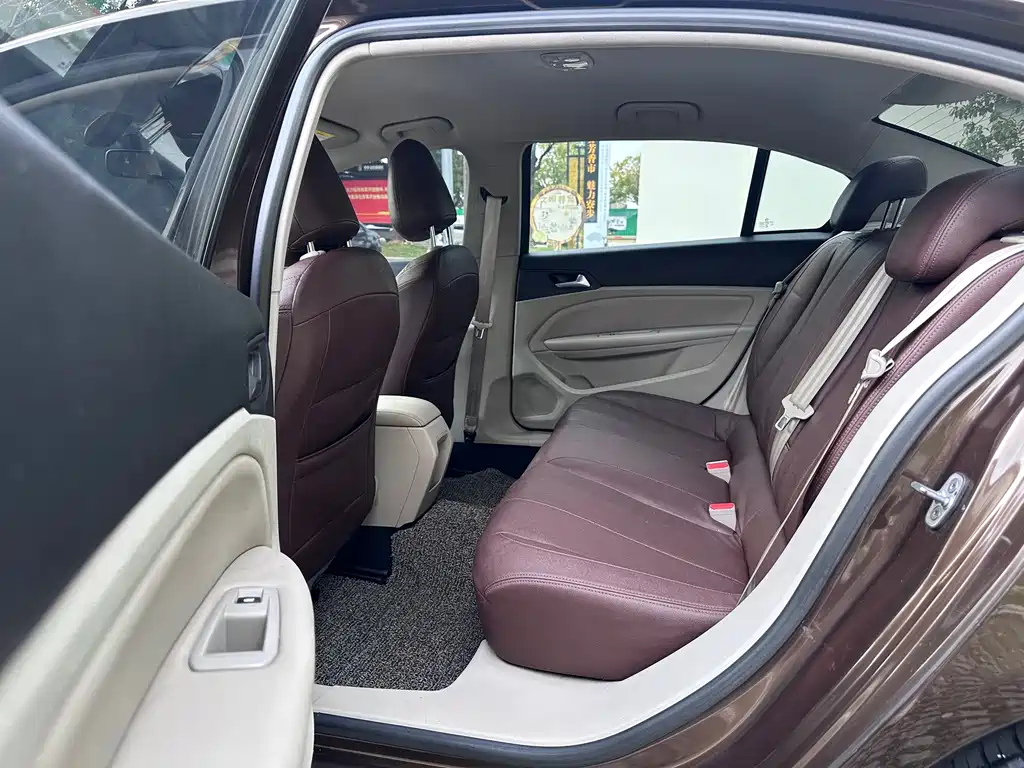 Peugeot 408 — миниатюра 6