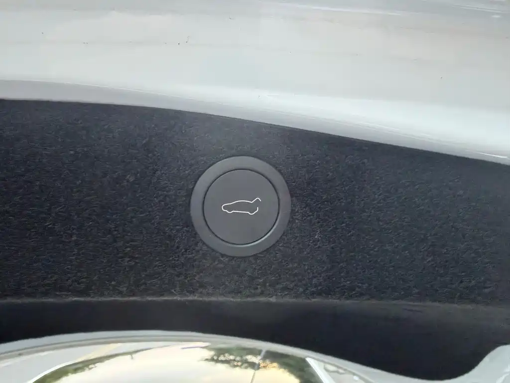 Tesla Model 3 — миниатюра 9