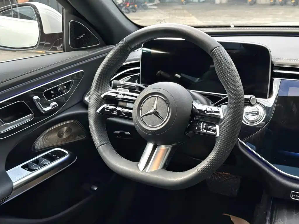 Mercedes-Benz E-Class — миниатюра 8