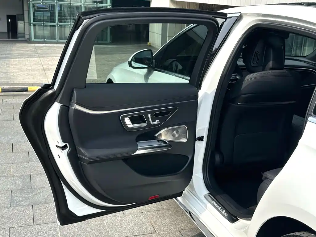 Mercedes-Benz E-Class — миниатюра 14