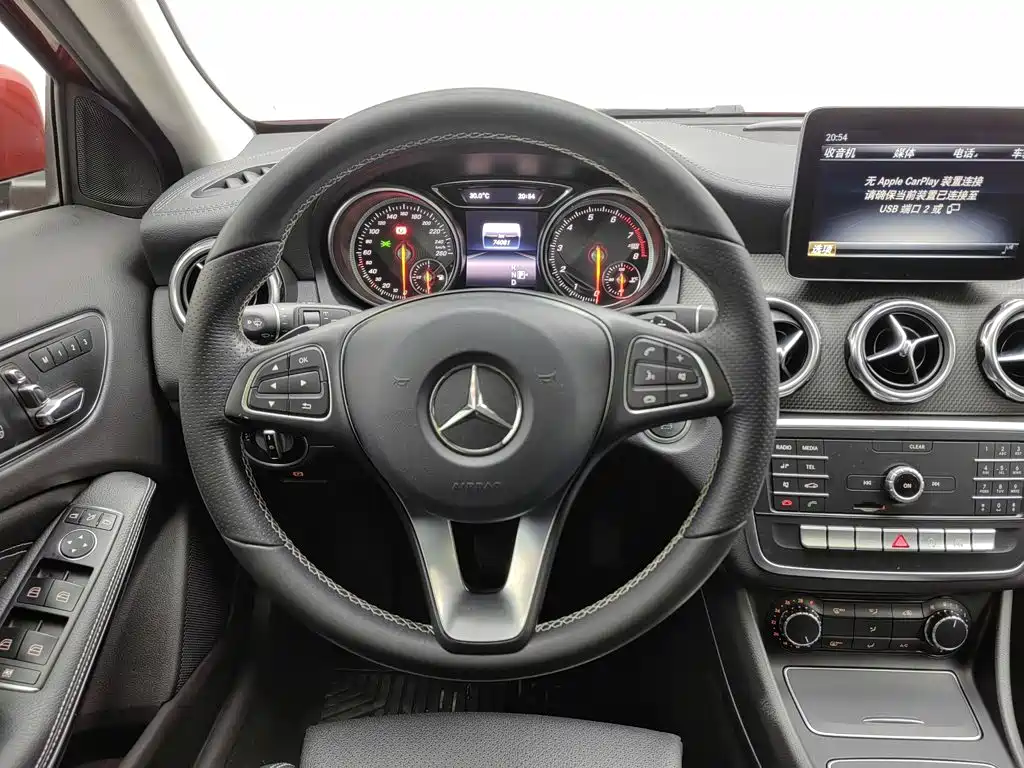 Mercedes-Benz GLA — миниатюра 11