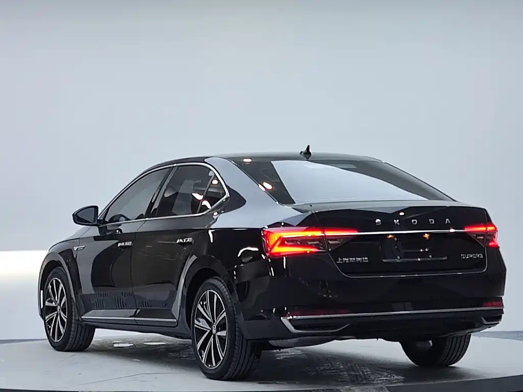 Skoda Superb — миниатюра 19