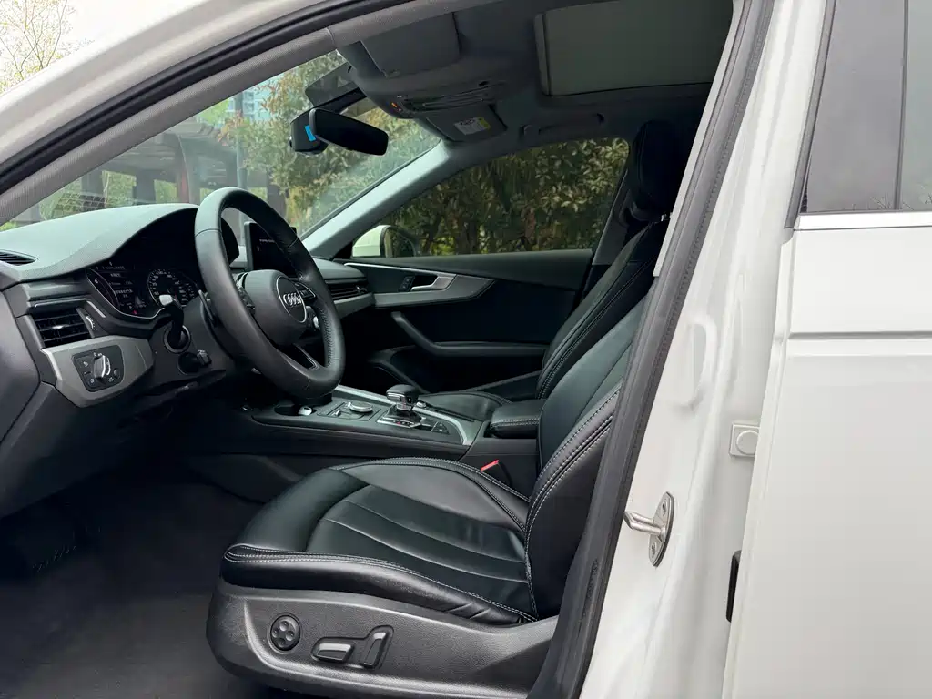 Audi A4L 2019 40 TFSI VI