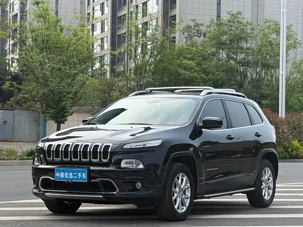 Купить Jeep Cherokee