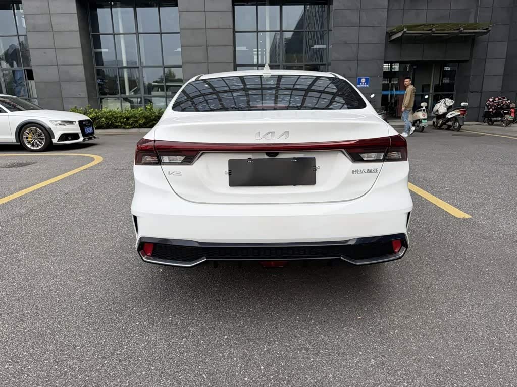 Kia K3 1.5 л 2023 г. Белый, пробег 34400 км