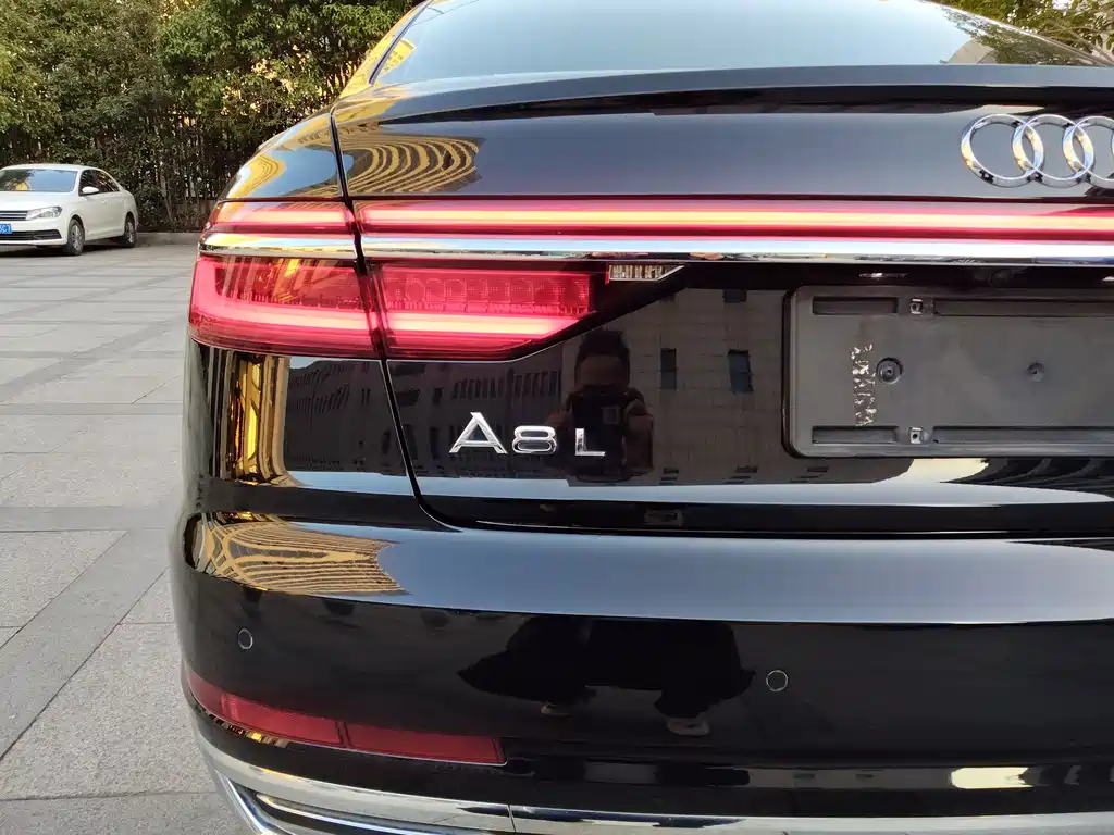 AUDI A8