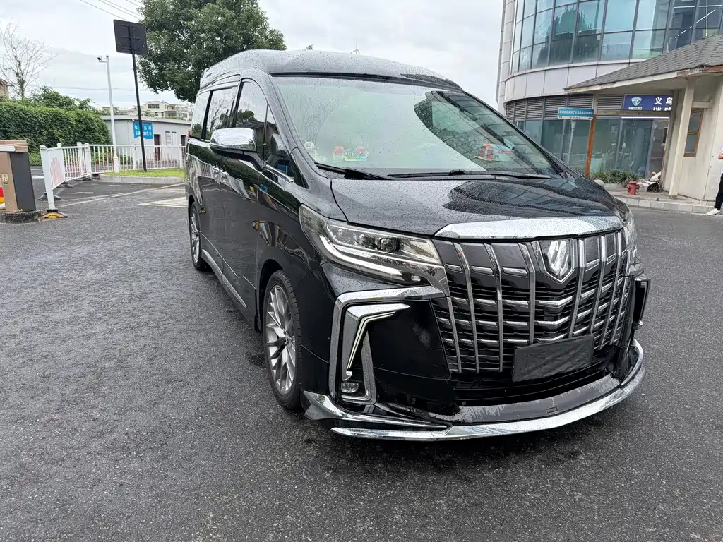 Toyota Alphard — миниатюра 2