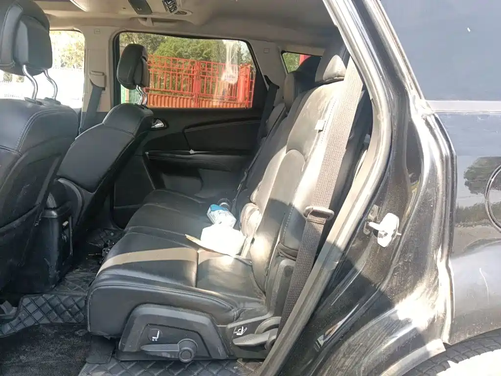 Dodge Journey — миниатюра 13