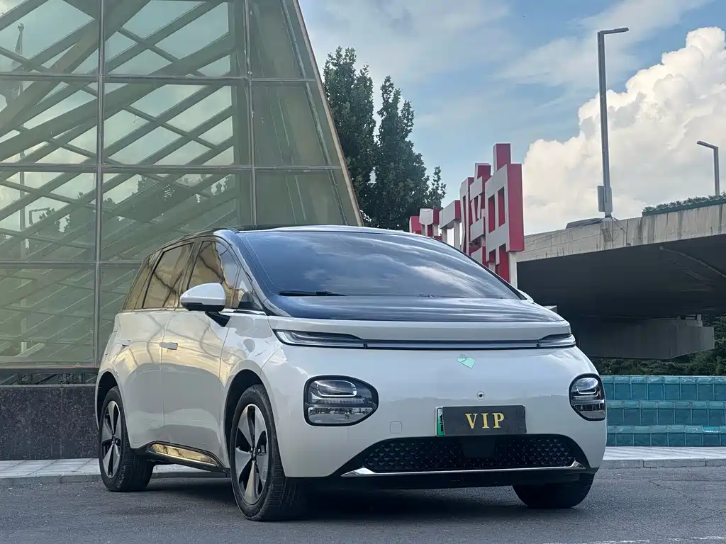 Baojun Yunduo — миниатюра 3