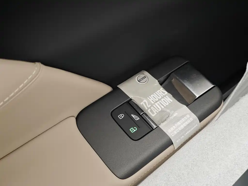 Volvo XC70 PHEV — миниатюра 11