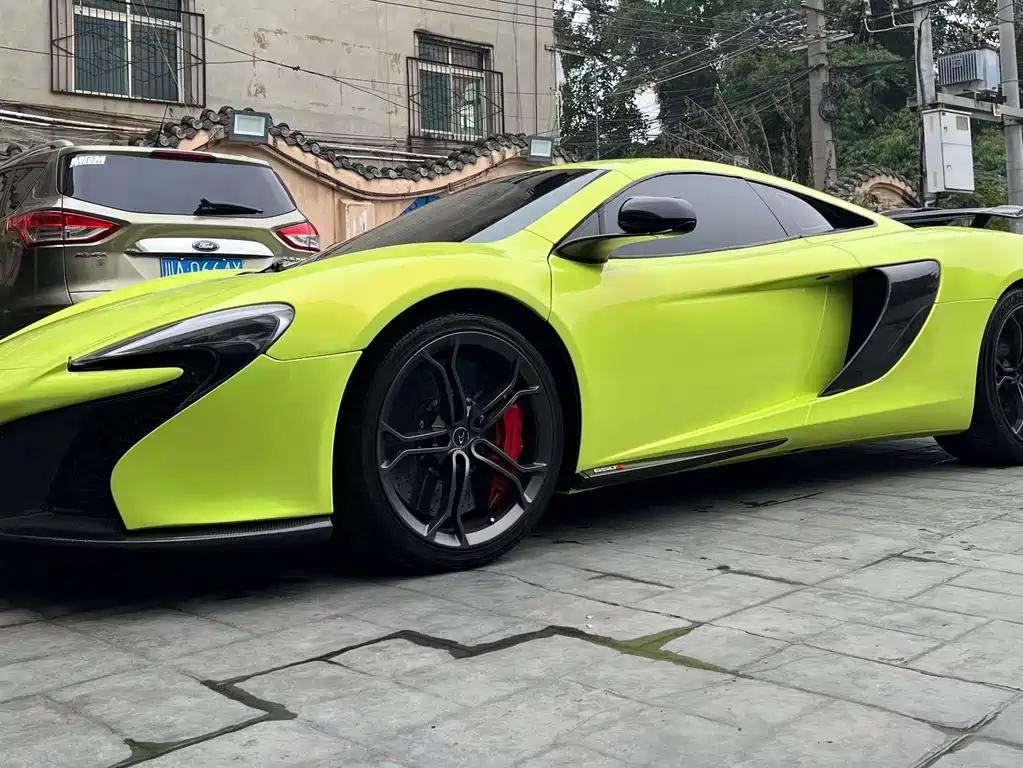 MCLAREN 650S