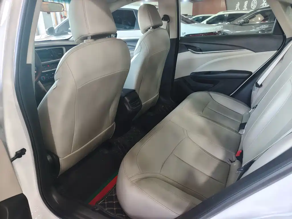 Buick Excelle — миниатюра 9