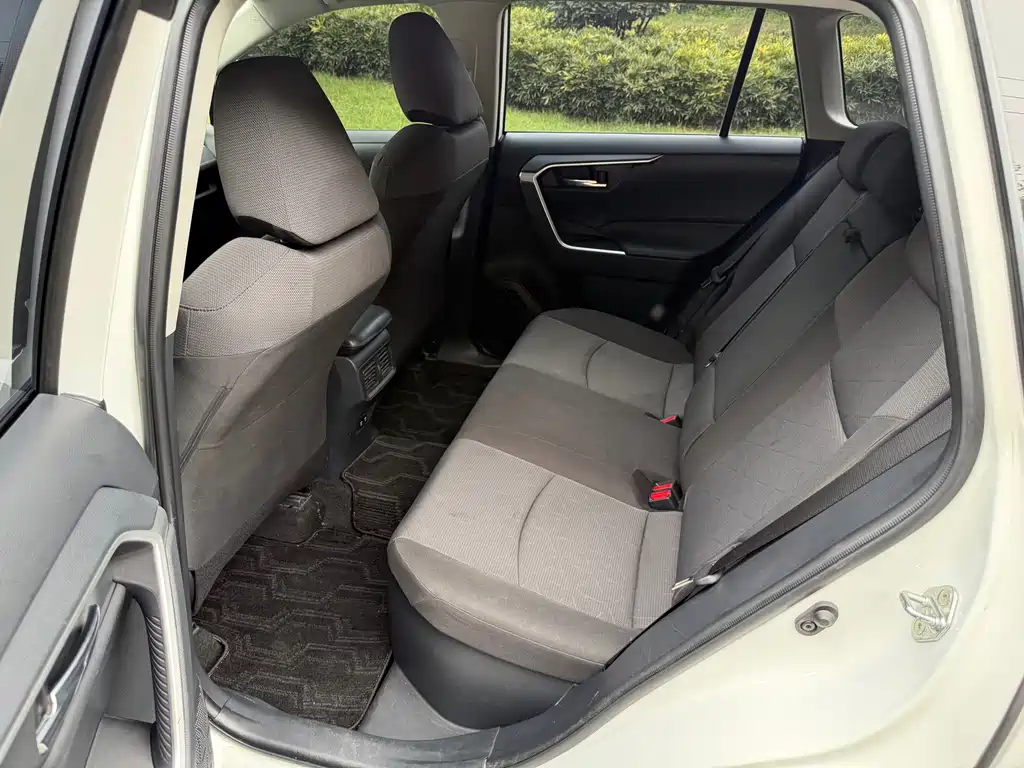 Toyota RAV4 — миниатюра 4