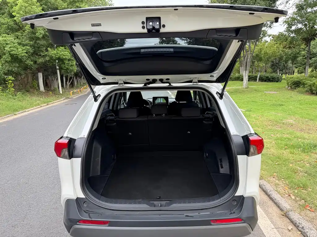 Toyota RAV4 — миниатюра 12