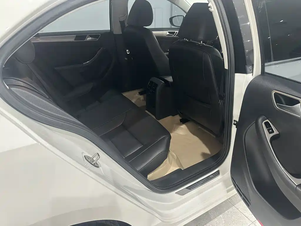 Volkswagen Sagitar — миниатюра 12