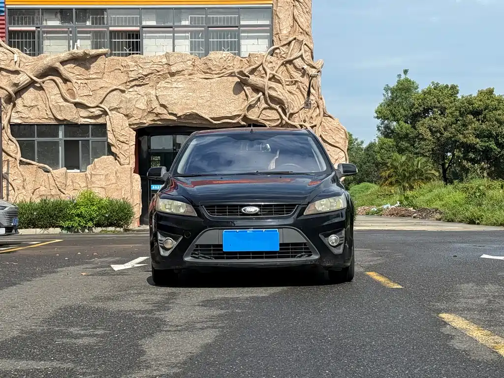 Ford Focus 2009 1.8L MT Comfort
