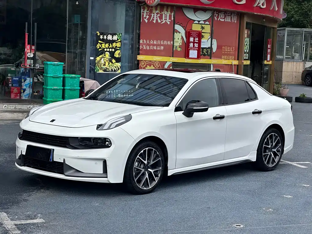 Lynk & Co 03