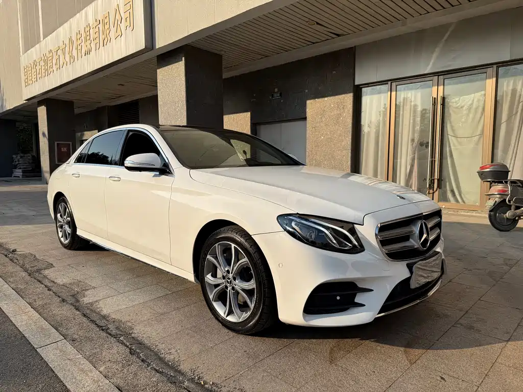 Mercedes-Benz E-Class — миниатюра 3