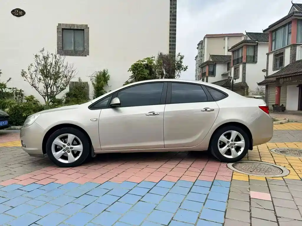 Buick Excelle — миниатюра 4
