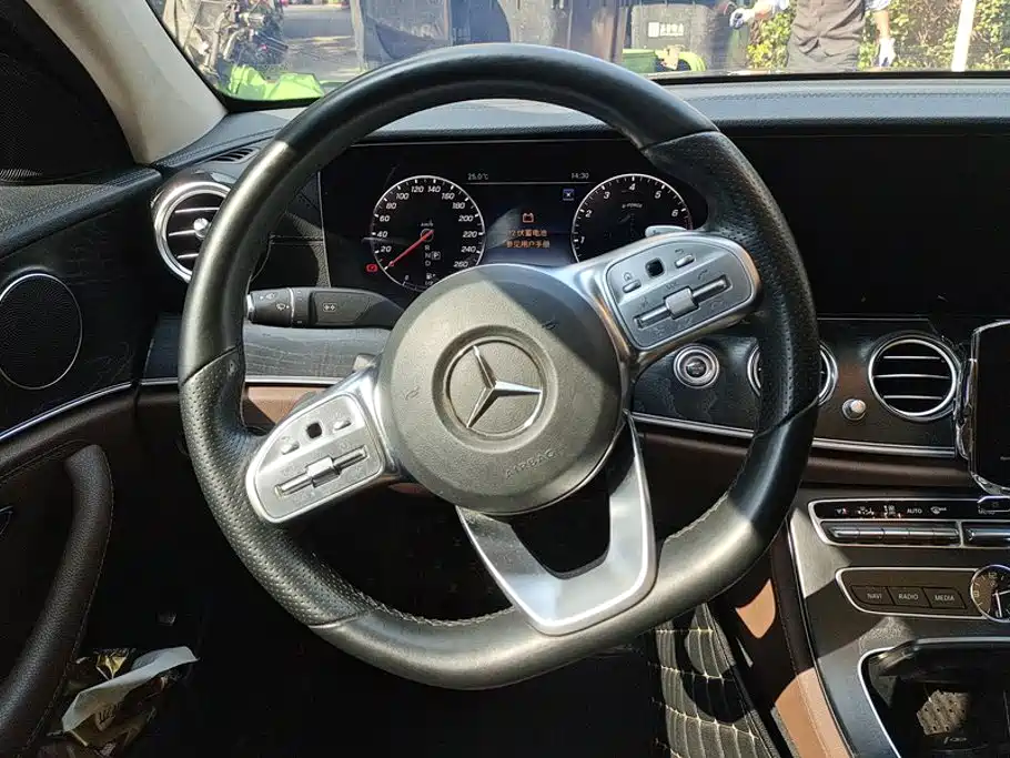 Mercedes-Benz E-Class — миниатюра 15