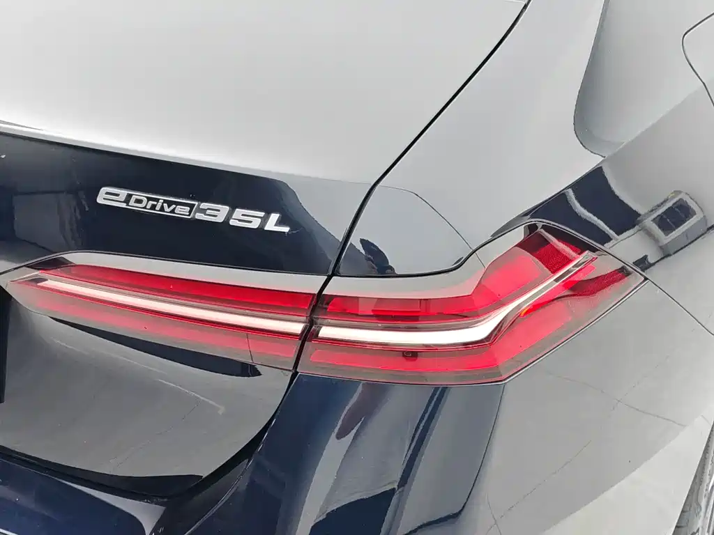 BMW i5 — миниатюра 4