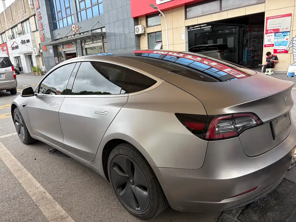 Tesla Model 3 — миниатюра 3