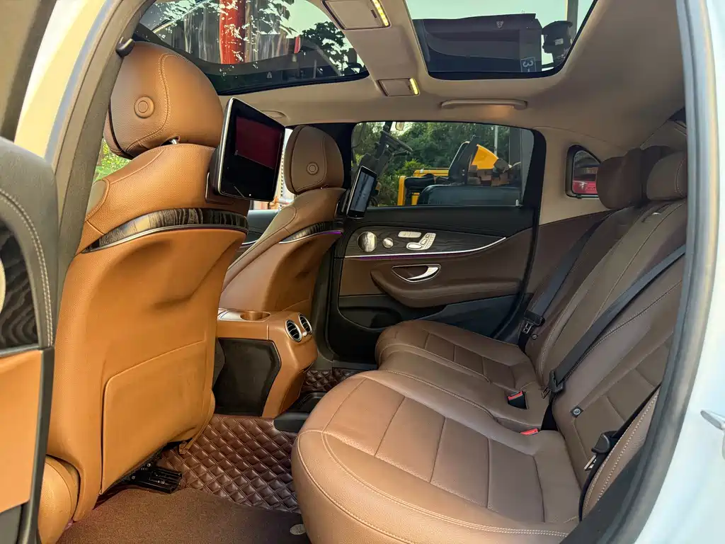 Mercedes-Benz E-Class — миниатюра 10