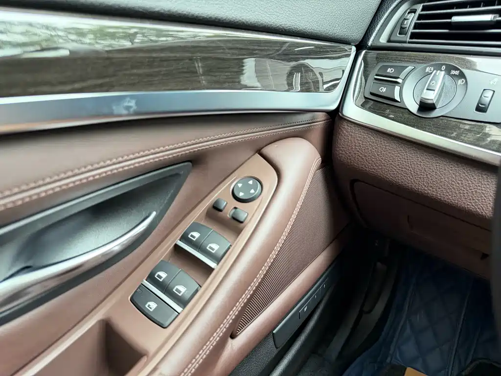 BMW 5 Series — миниатюра 21