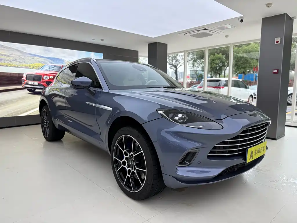 ASTON MARTIN  DBX